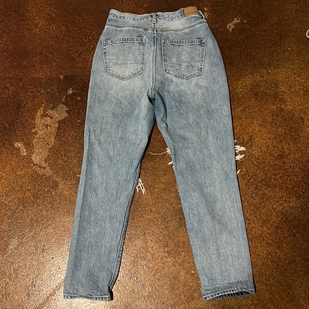 American Eagle Highest Rise Mom Jean - Picture 4 of 4